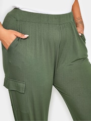 Yours Curve Cropped Cargo Harem Trousers - Imagen 4 de 9