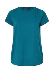Yours Curve Red Core T-Shirts 3 Pack - Image 7 of 7