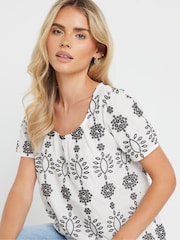 M&Co Petite 100% Cotton Embroidered Short Sleeve T-Shirt - Imagen 4 de 5