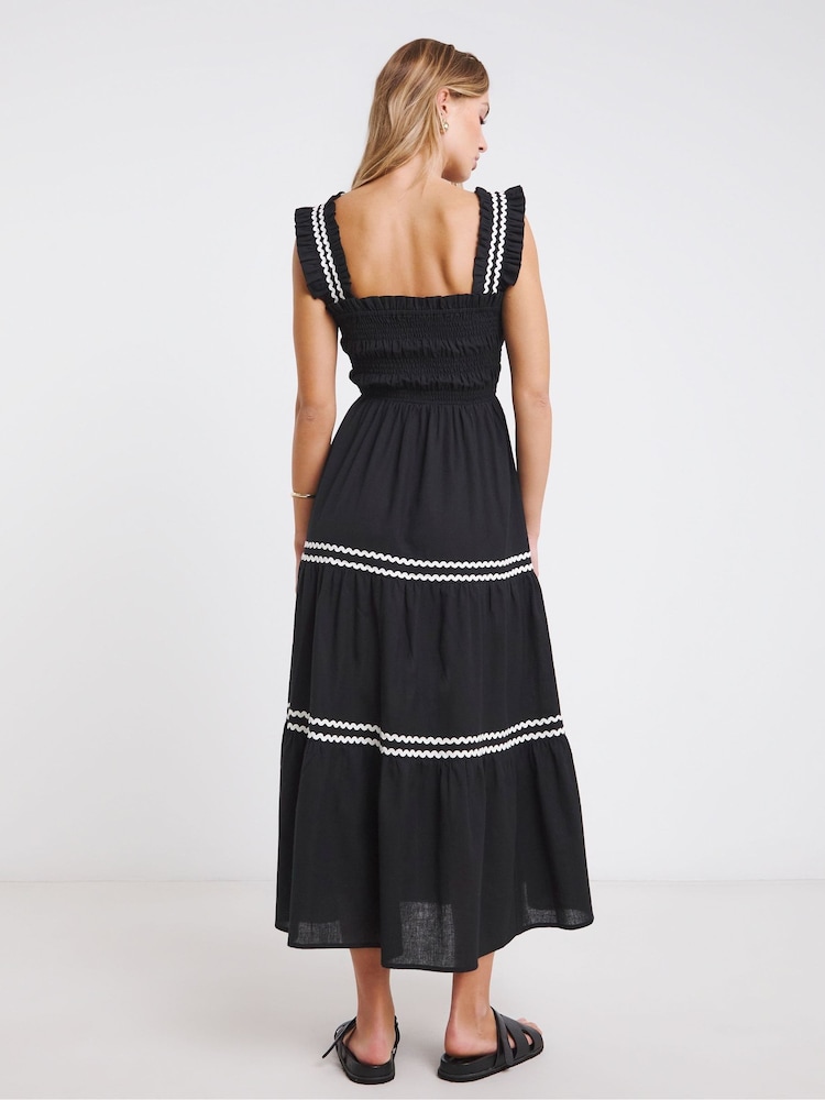Simply Be Black Shirred Maxi Dress With Scallop Detail - Image 2 of 4