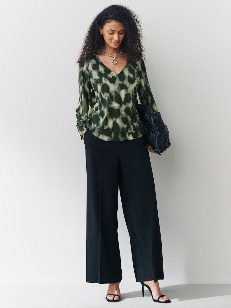 Green Animal Long Sleeve V-Neck Jersery Blouse - Image 2 of 7 Green Animal Long Sleeve V-Neck Jersery Blouse - Image 2 of 7