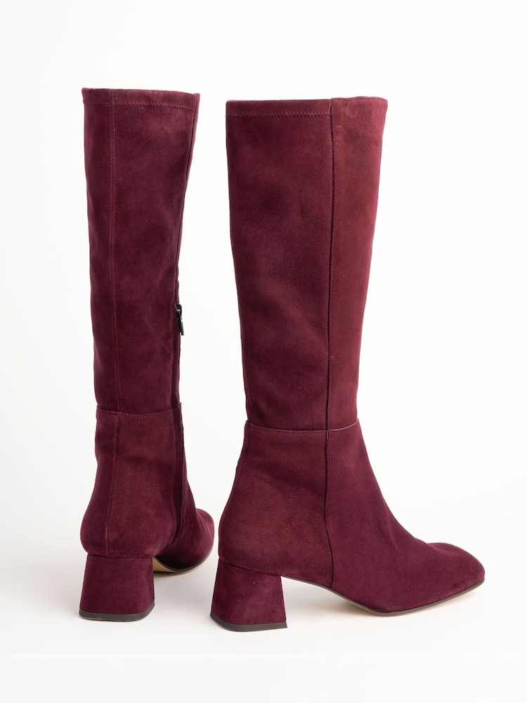 حذاء بوت من الشمواه بلون أرجواني Sinatra من Penelope Chilvers - صورة 5 من 5 حذاء بوت من الشمواه بلون أرجواني Sinatra من Penelope Chilvers - صورة 5 من 5