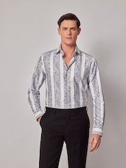 Hawes & Curtis Blaues Slim-Fit-Hemd aus 100% Baumwoll-Jacquard mit Streifen - Bild 1 von 3