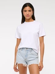 Blau - Abercrombie & Fitch High Rise Mom Denim Shorts With Destroy - Bild 1 von 7