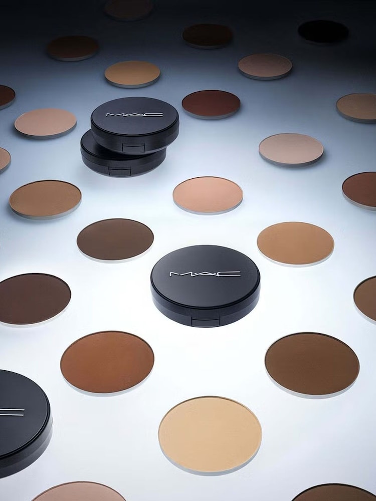 MAC Studio Fix Powder Plus Foundation - Image 3 of 3