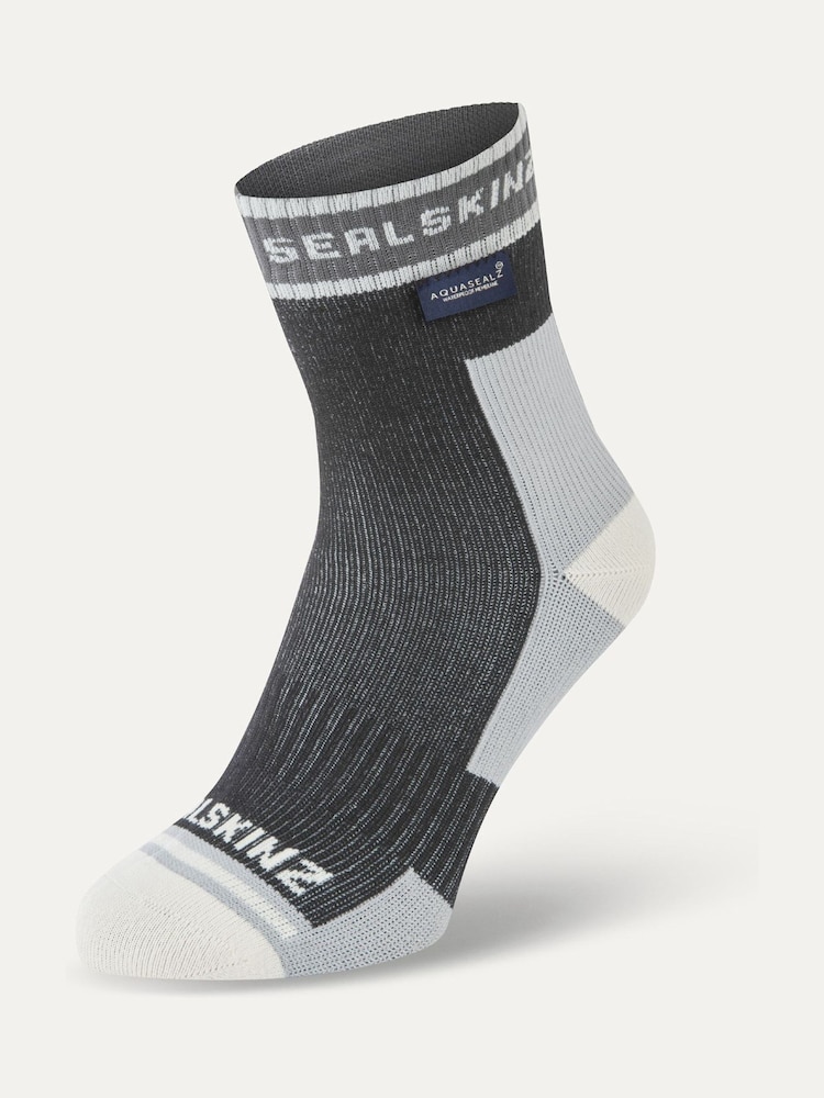 Sealskinz Holverstone Waterproof Ankle Length Lightweight Running Socks - Image 2 of 2