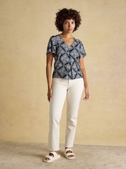 أزرق داكن شكل هندسي - Joules Nia Pleat Front Short Sleeve Jersey Top - صورة 3 من 8