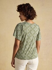 أخضر شكل هندسي - Joules Nia Pleat Front Short Sleeve Jersey Top - صورة 2 من 7