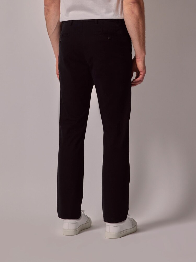 Hawes & Curtis Garment Dyed Stretch Black Trousers - Imagen 2 de 7