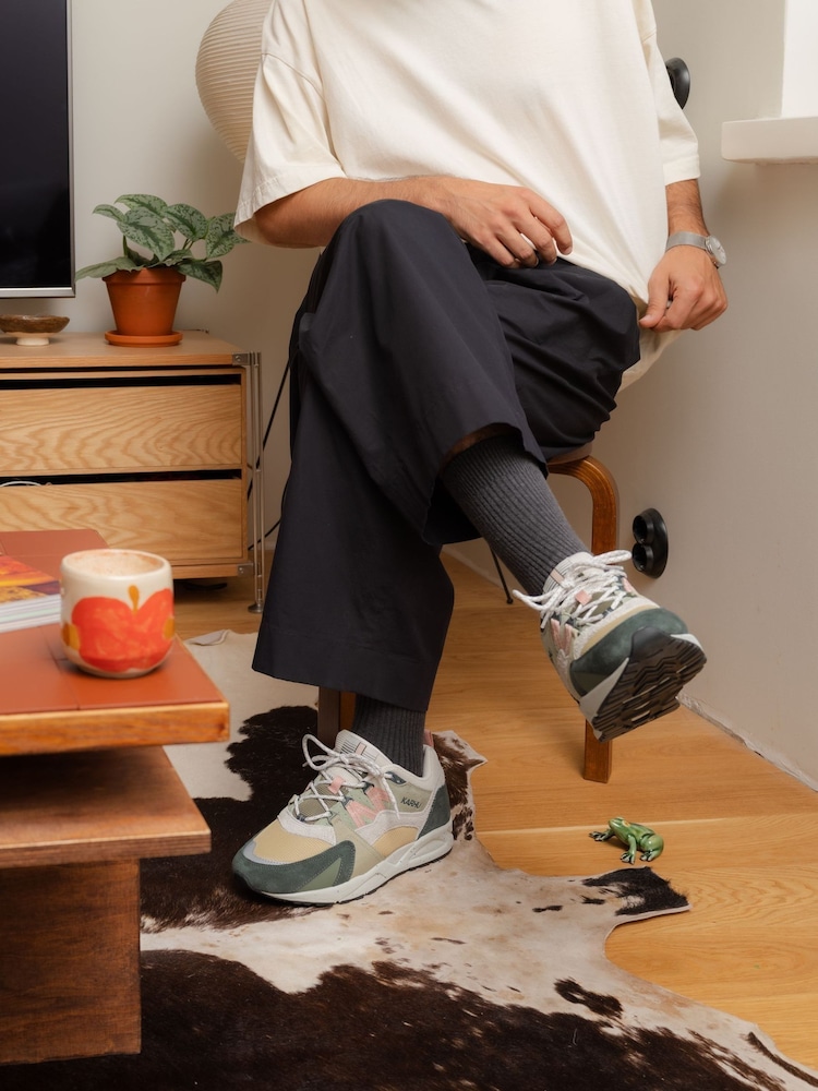 Karhu Darkest Spruce/Cameo Rose Fusion 2.0 Trainers - Image 2 of 2