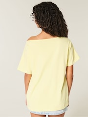 Hollister Yellow Off Shoulder Fruit Graphic Print 100% Cotton T-Shirt - صورة 2 من 4