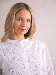 Белая блузка из 100% хлопка с вышивкой Lakeland Clothing Joy - Изображение 4 из 7
