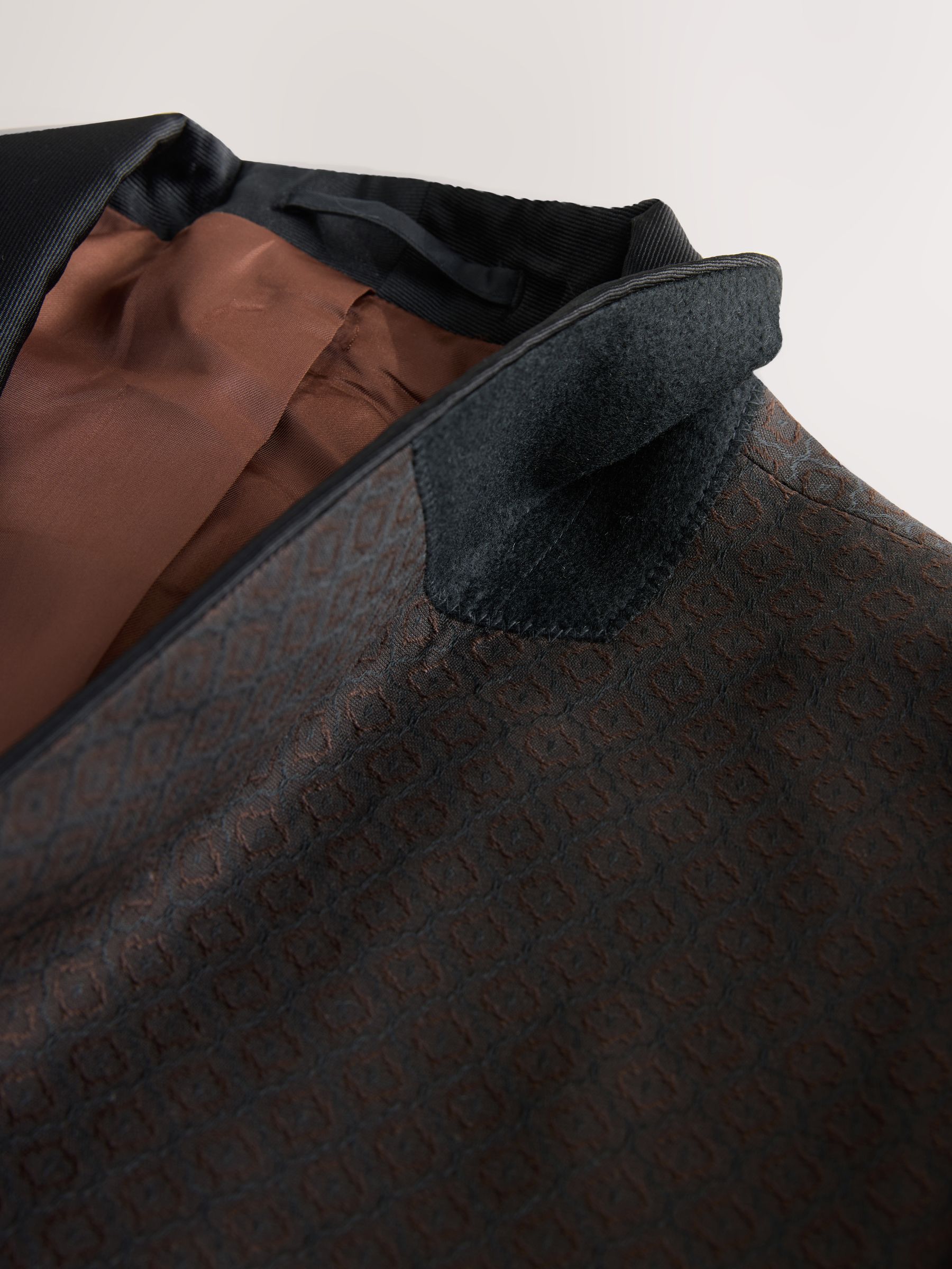 Next：日本 ブラウン - スリムフィット ジャカード タキシード スーツ