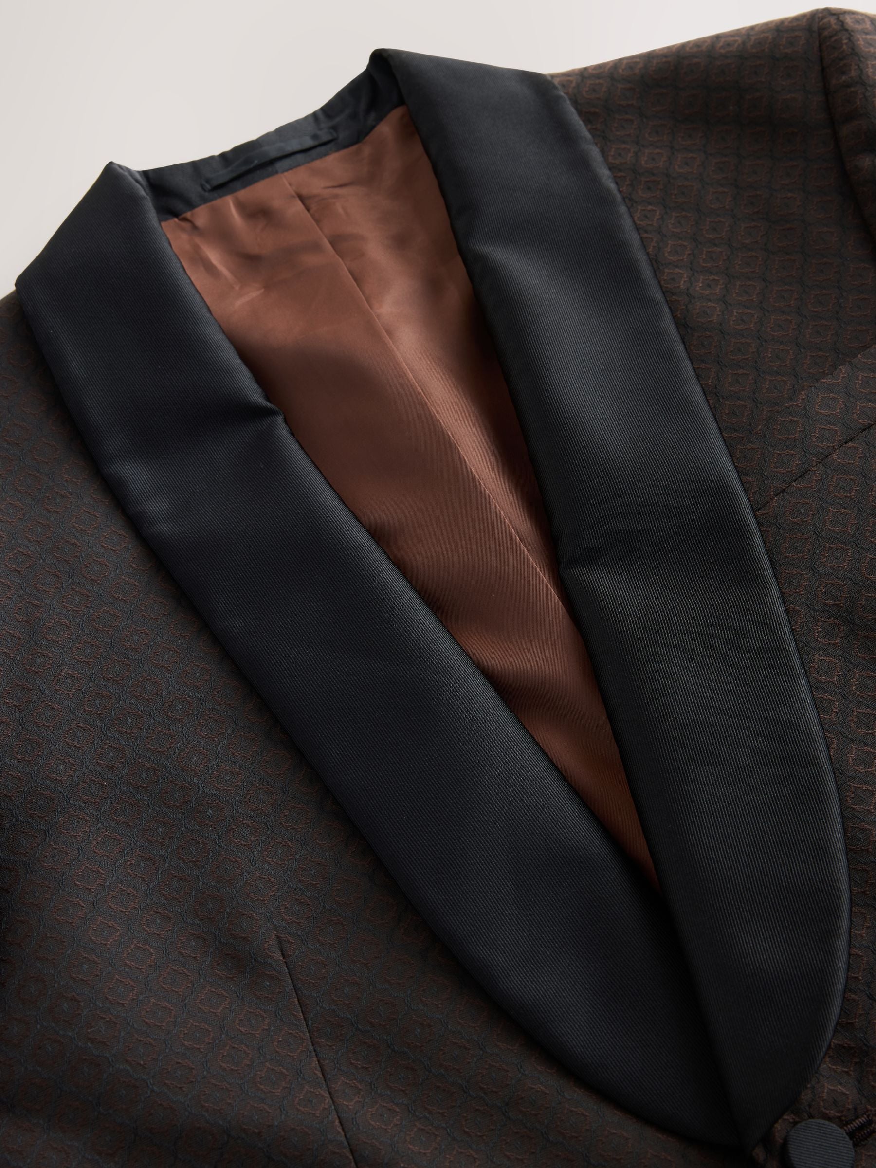 Next：日本 ブラウン - スリムフィット ジャカード タキシード スーツ