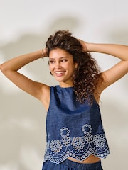 JDY Sleeveless Embroidery Scallop Detail Denim Blouses - Imagen 1 de 7