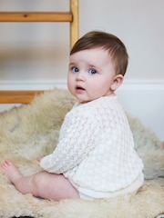 Crema - The Little Tailor Baby 100% Cotton Scallop Design Pointelle Cardigan - Imagen 2 de 7