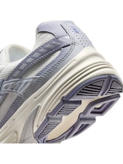 Nike White Initiator Trainers - Image 7 of 8