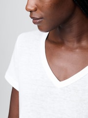 Gap White Linen-Blend Cropped V Neck T-Shirt - Image 4 of 5