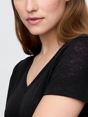 Gap Black Linen-Blend Cropped V Neck T-Shirt - Image 4 of 5