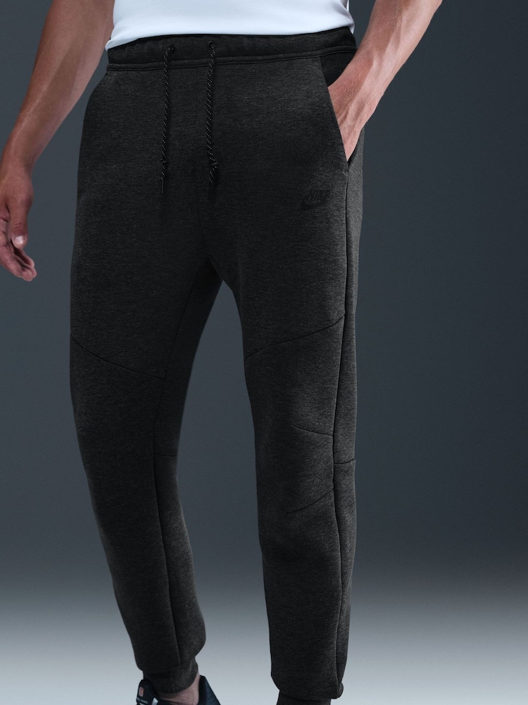 Črna Heather - Hlače za prosti čas iz flisa Nike Tech - Slika 1 iz 6 Črna Heather - Hlače za prosti čas iz flisa Nike Tech - Slika 1 iz 6