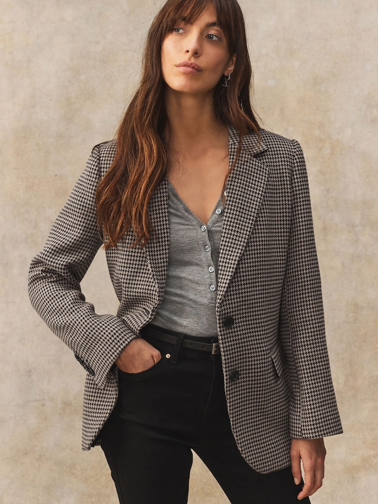 Brown Dogtooth Checked Single Breasted Blazer - Image 1 of 8 Brown Dogtooth Checked Single Breasted Blazer - Image 1 of 8