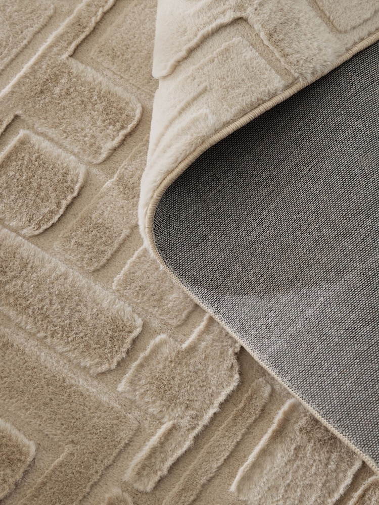 Light Natural Textured Plush Faux Fur Rug - Image 5 of 5 Light Natural Textured Plush Faux Fur Rug - Image 5 of 5