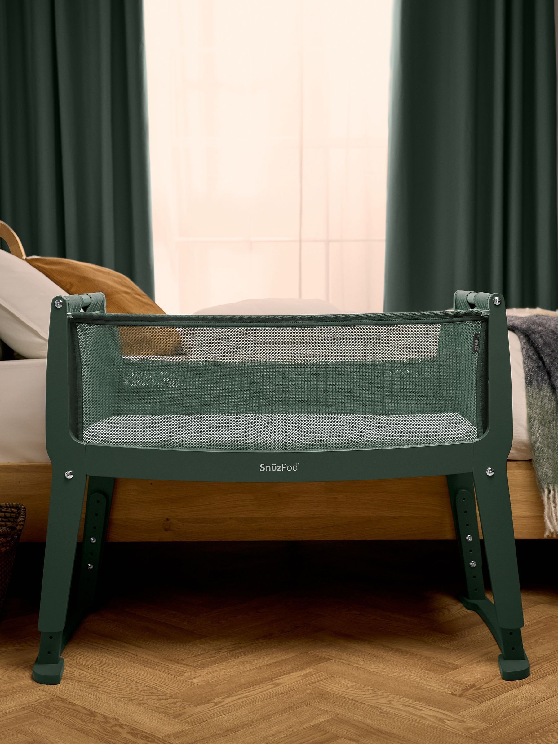 Snuz Unisex Berlin Pod Studio Bedside Crib - Image 1
