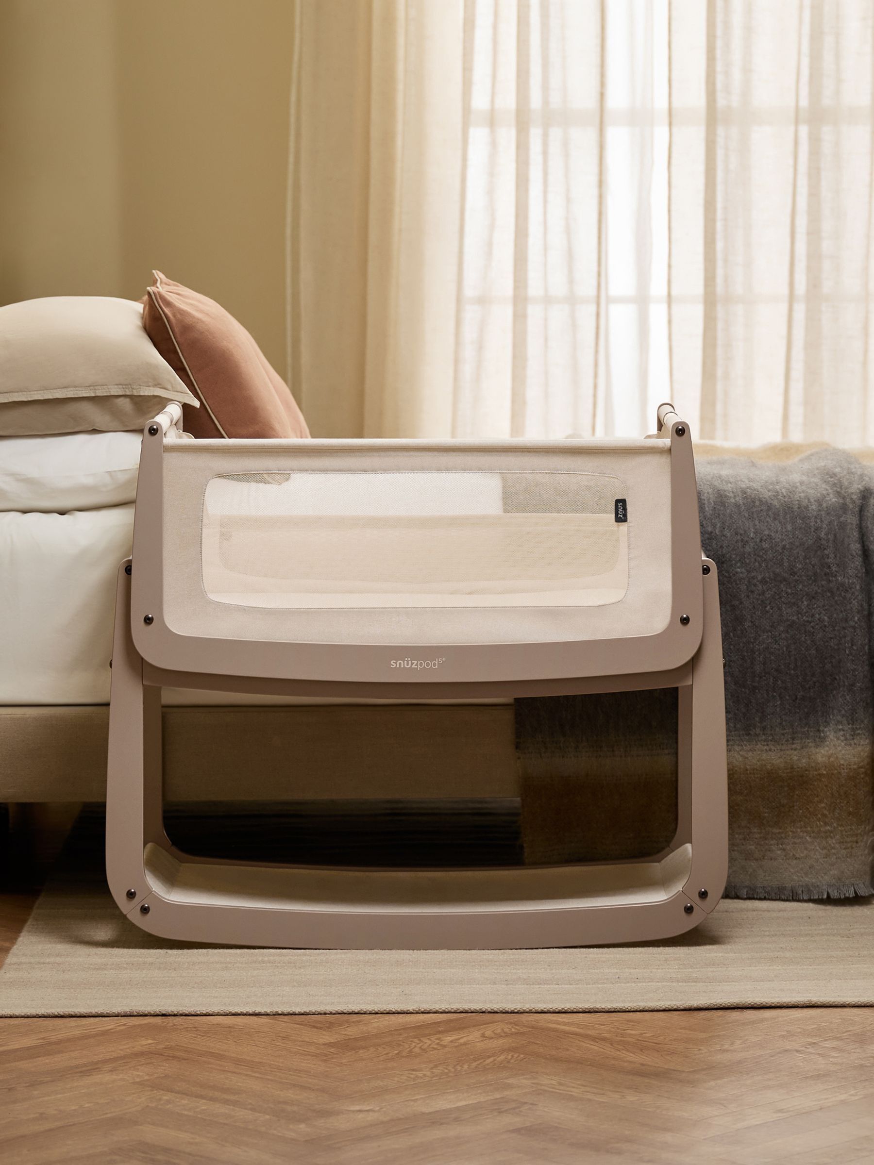 Snuz White Snuzpod 5 Bedside Crib In Mocha - Image 2