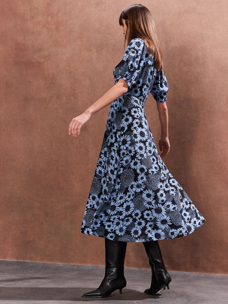 Ro&Zo Blue Petite Daisy Print Ruched Front Dress - Image 2 of 5
