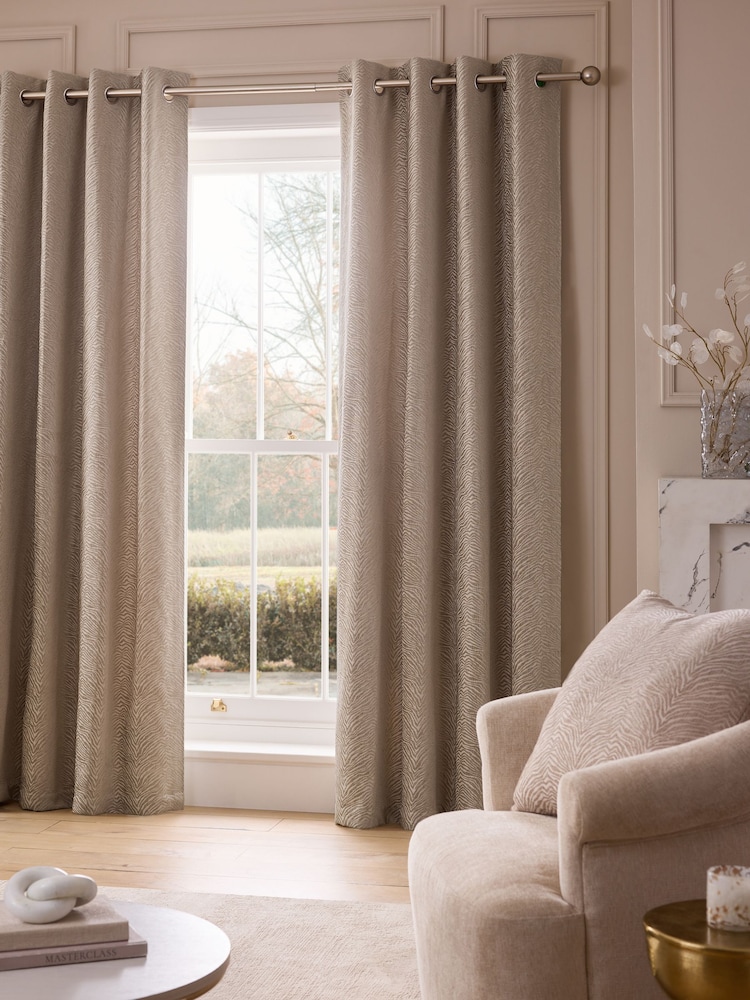 Zebra Chenille Eyelet Lined Curtains - صورة 2 من 5 Zebra Chenille Eyelet Lined Curtains - صورة 2 من 5