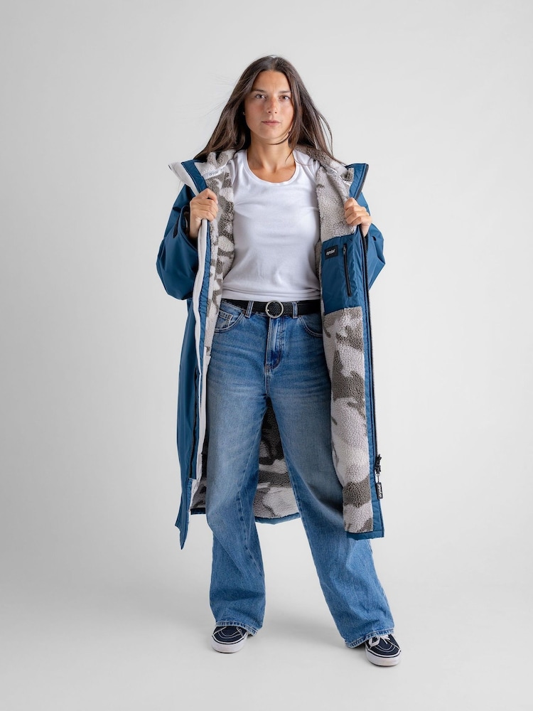 dryrobe Aqua Blue Advance Adult Long Sleeve Changing Robe - Image 1 of 5 dryrobe Aqua Blue Advance Adult Long Sleeve Changing Robe - Image 1 of 5