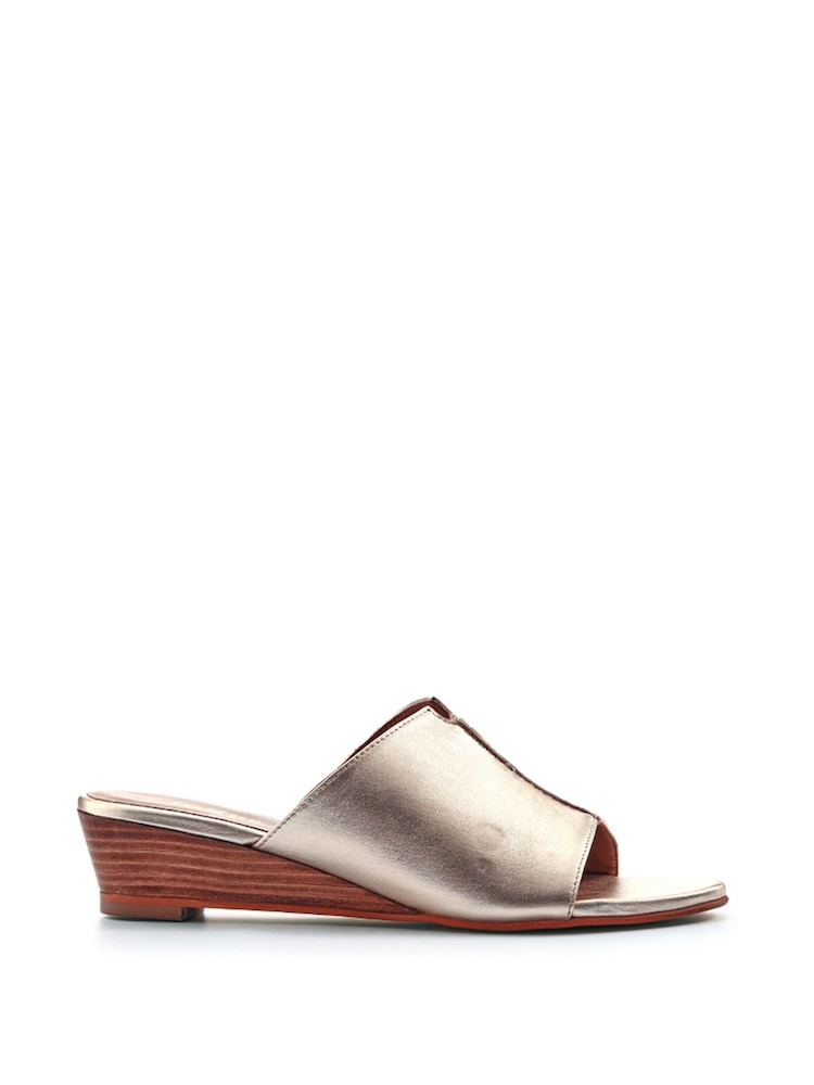 Dorado - Jones Bootmaker Jocelyn Leather Wedge Heel Mules - Imagen 2 de 6 Dorado - Jones Bootmaker Jocelyn Leather Wedge Heel Mules - Imagen 2 de 6