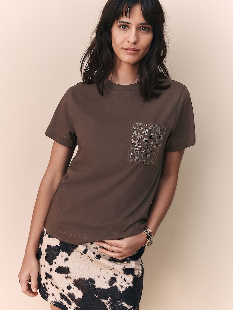 Marrón chocolate - Camiseta con bolsillo adornado - Imagen 1 de 7 Marrón chocolate - Camiseta con bolsillo adornado - Imagen 1 de 7