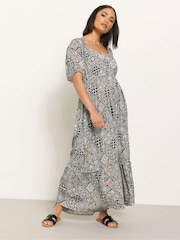 PixieGirl Petite Mono Tile Print Dress - Bild 2 von 5