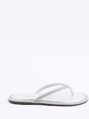 Plateado - Sandalias con tira al dedo y adornos de River Island - Imagen 2 de 5