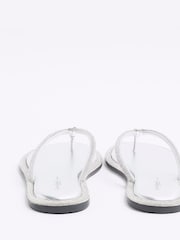 Plateado - Sandalias con tira al dedo y adornos de River Island - Imagen 4 de 5