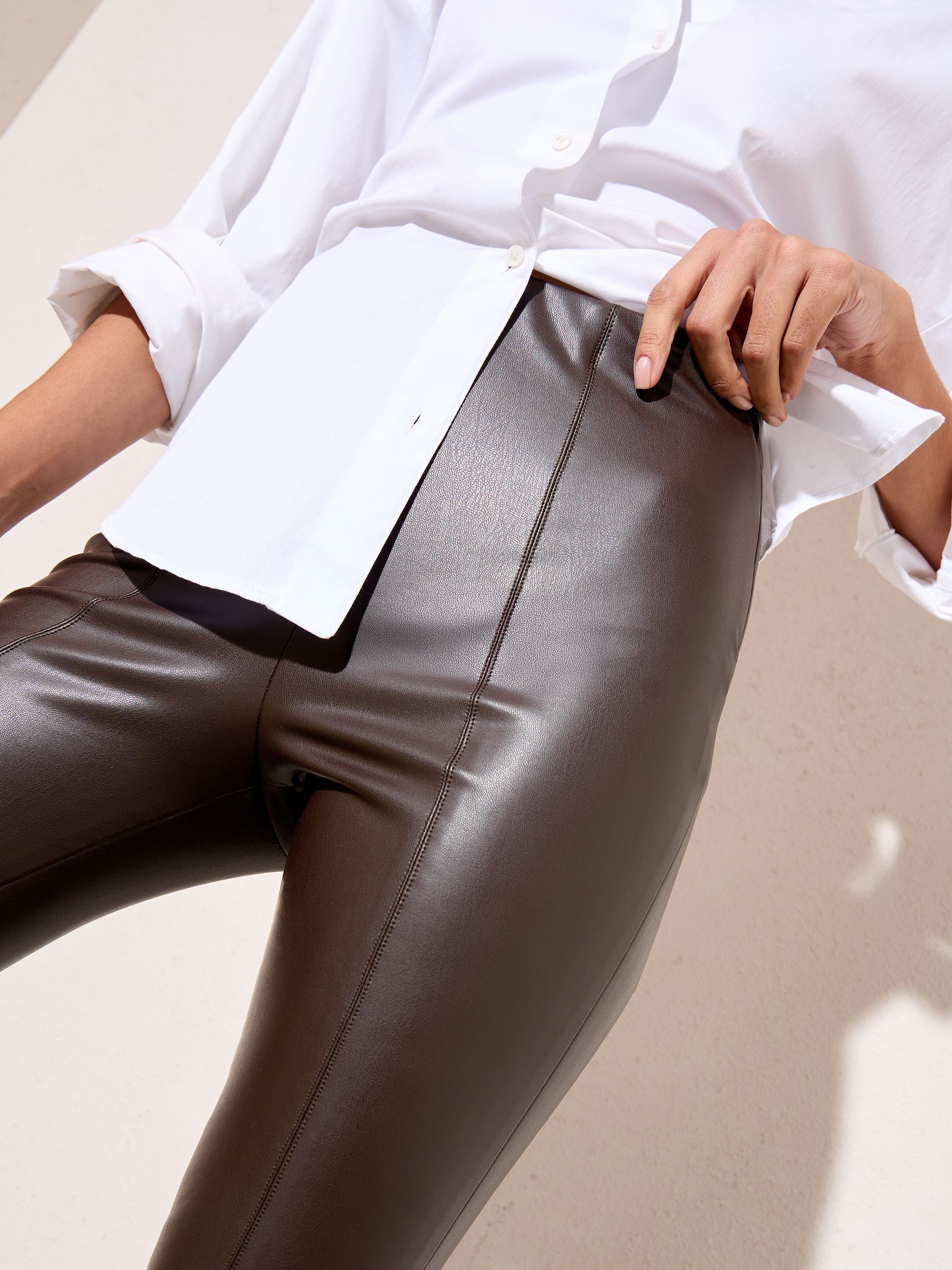 Kopen Chocoladebruin - Friends Like These Faux Leather Leggings