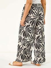Roman Curve Leaf Print Metallic Wide Leg Trousers - Imagen 4 de 5