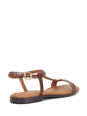 بني - صندل مسطح بتصميم حرف T تشكيلة Lollipops من Dune London - Image 4 of 6