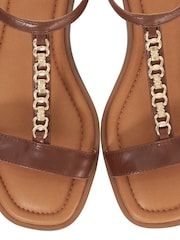 بني - صندل مسطح بتصميم حرف T تشكيلة Lollipops من Dune London - Image 5 of 6