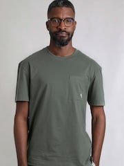 Зелений - Weird Fish Keaton Premium Relaxed Supersoft Pocket 100% Cotton T-Shirt - Image 1 of 5
