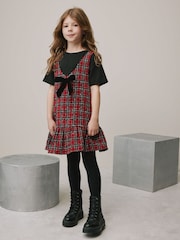 أحمر مربعات - Pinafore And T-Shirt Set (3-16yrs) - صورة 2 من 3