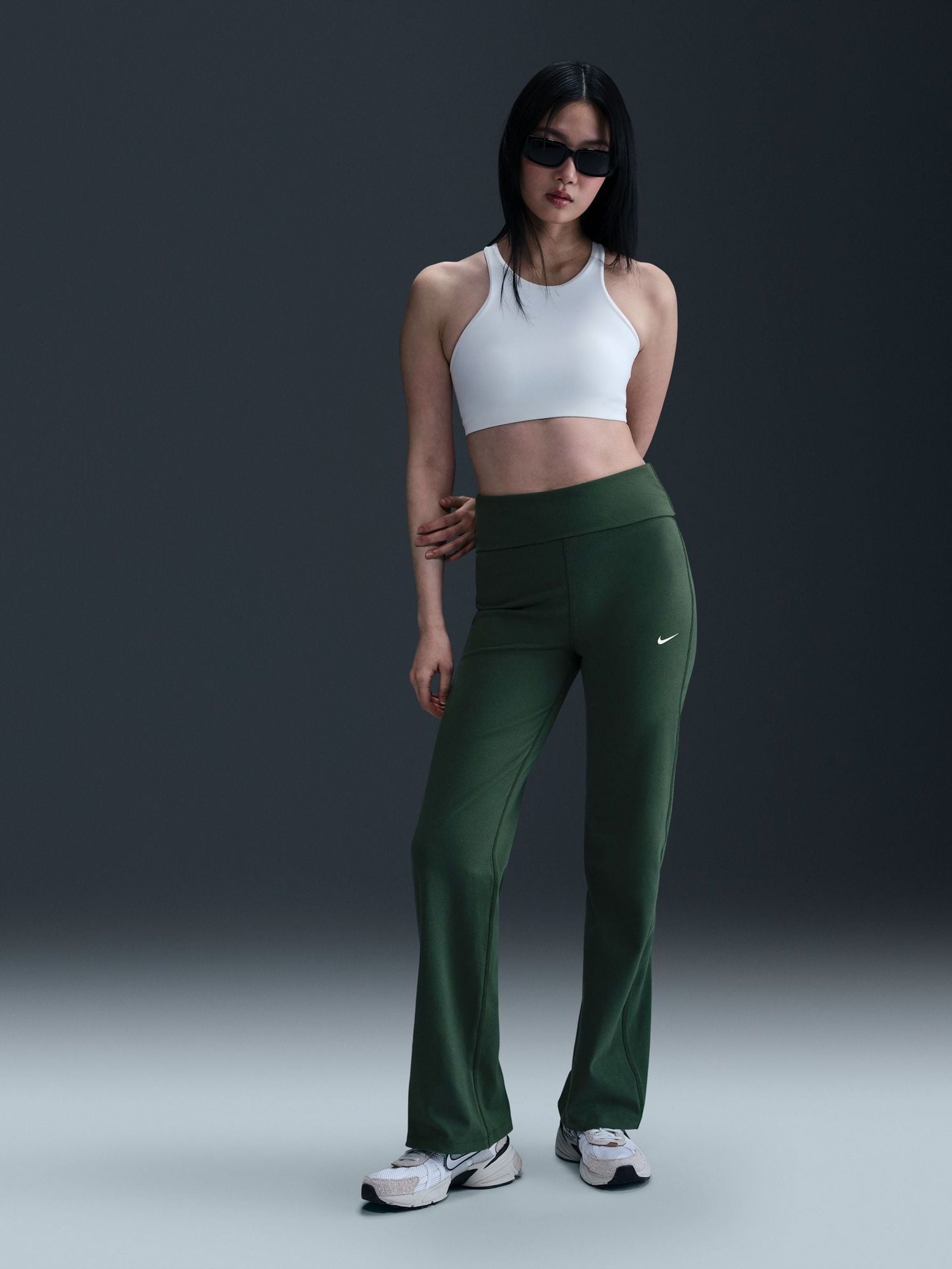 Next：日本 Nike ハイウエスト フレアレギンス from Next Japan