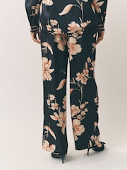 Laura Ashley Satin Placement Printed Trousers - صورة 6 من 6