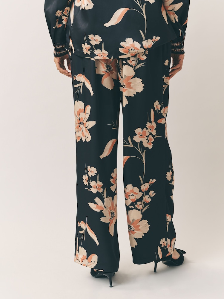 Laura Ashley Satin Placement Printed Trousers - صورة 6 من 6