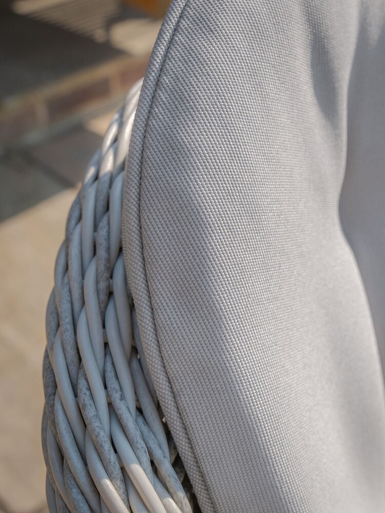 Maze Grey Oxford Garden 6 Seater Oval Dining Set with Herita Suzan - Image 6 of 6