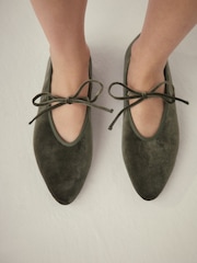 أخضر زمردي - Forever Comfort® Velvet Tie Mary Jane Shoes - صورة 1 من 11