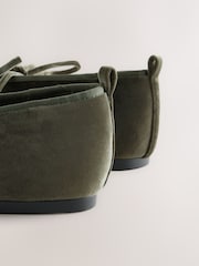 أخضر زمردي - Forever Comfort® Velvet Tie Mary Jane Shoes - صورة 11 من 11