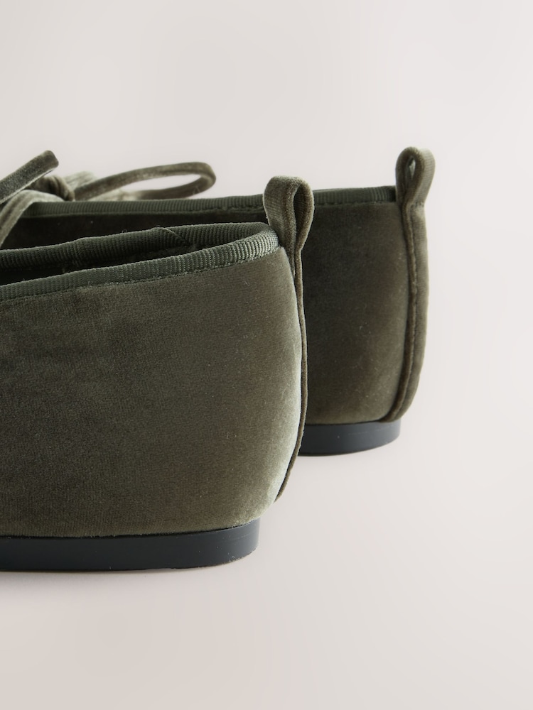 أخضر زمردي - Forever Comfort® Velvet Tie Mary Jane Shoes - صورة 11 من 11