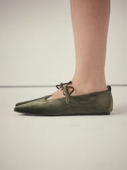 أخضر زمردي - Forever Comfort® Velvet Tie Mary Jane Shoes - صورة 3 من 11